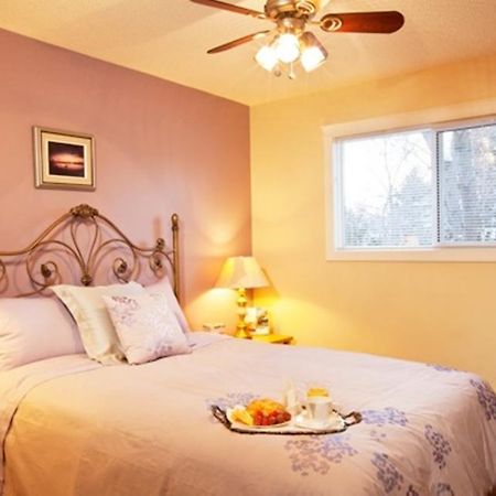 Wild Rose Bed & Breakfast Саскатун Номер фото