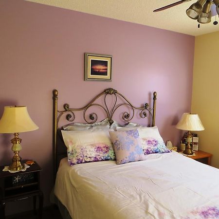 Wild Rose Bed & Breakfast Саскатун Экстерьер фото