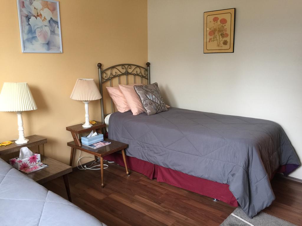 Wild Rose Bed & Breakfast Саскатун Номер фото