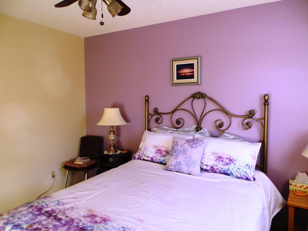 Wild Rose Bed & Breakfast Саскатун Экстерьер фото
