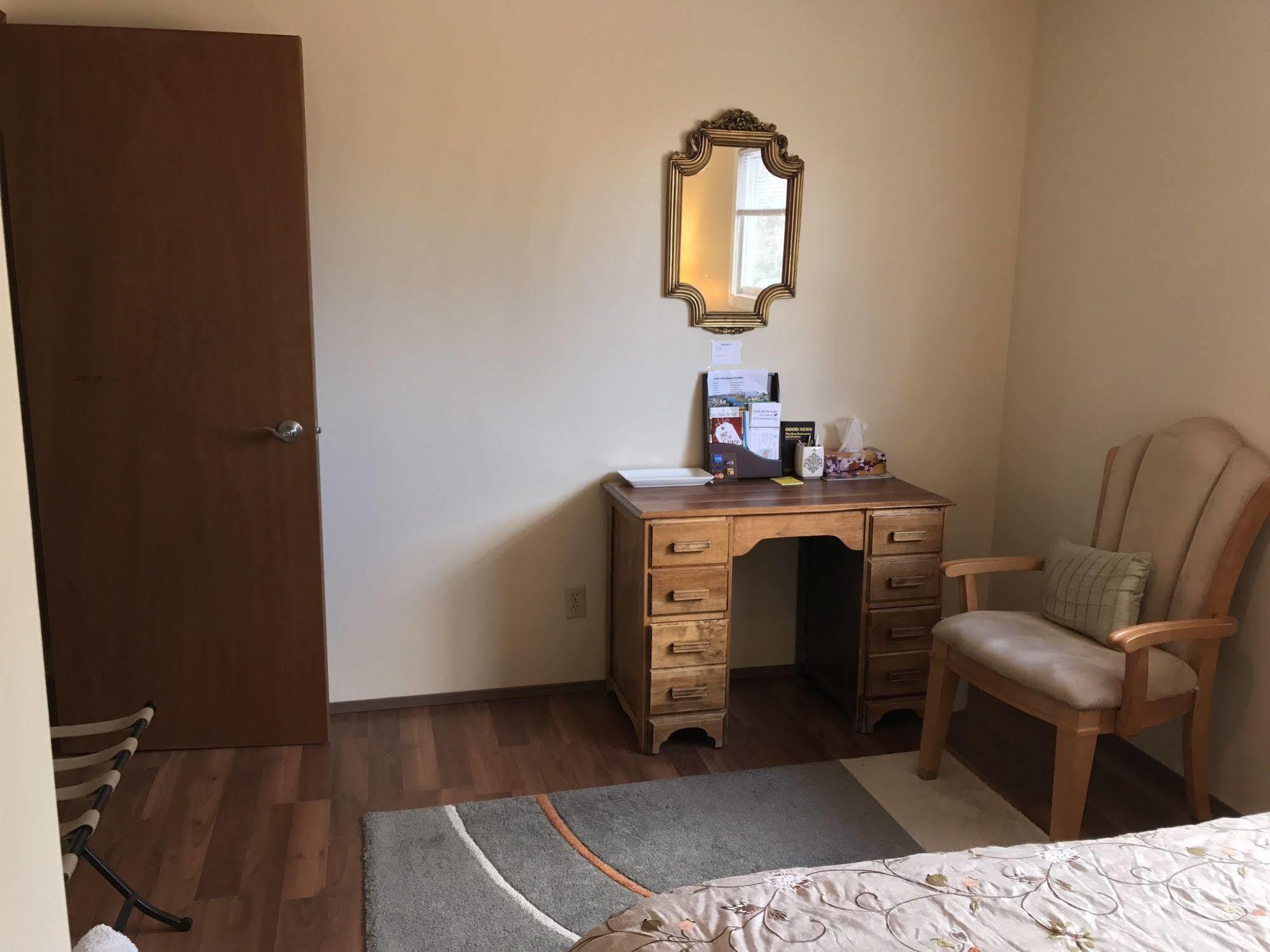 Wild Rose Bed & Breakfast Саскатун Экстерьер фото